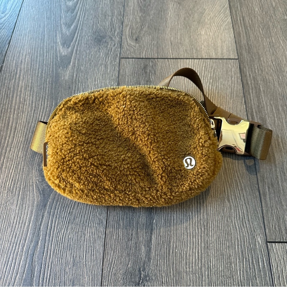 Lululemon Fleece Everywhere Belt Bag - Like New